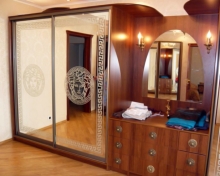 В Киеве шкаф-купе 2-х дверный, фасады Зеркало с рисунком; Шкаф-купе 2-х дверный, фасады Зеркало с рисунком фото