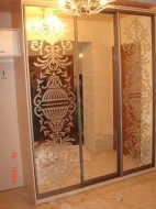 Выбрать шкаф-купе 3-х дверный, фасады Зеркало с рисунком; Шкаф-купе 3-х дверный, фасады Зеркало с рисунком цены